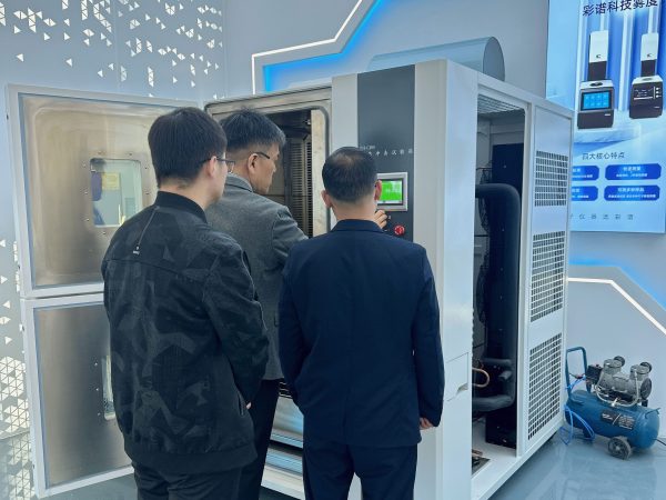 Korean-customers-come-to-inspect-the-equipment